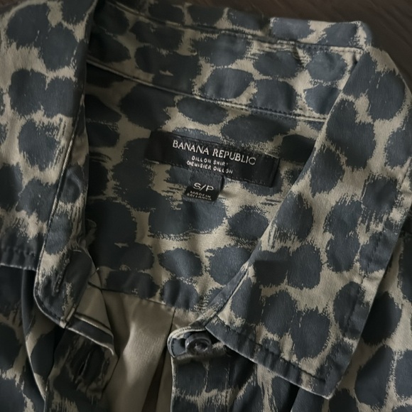 Button Down Shirt with Pattern - Picture 7 of 8